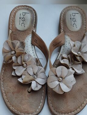 B.O.C. Women's Size 8 Tan And White Floral Sandals